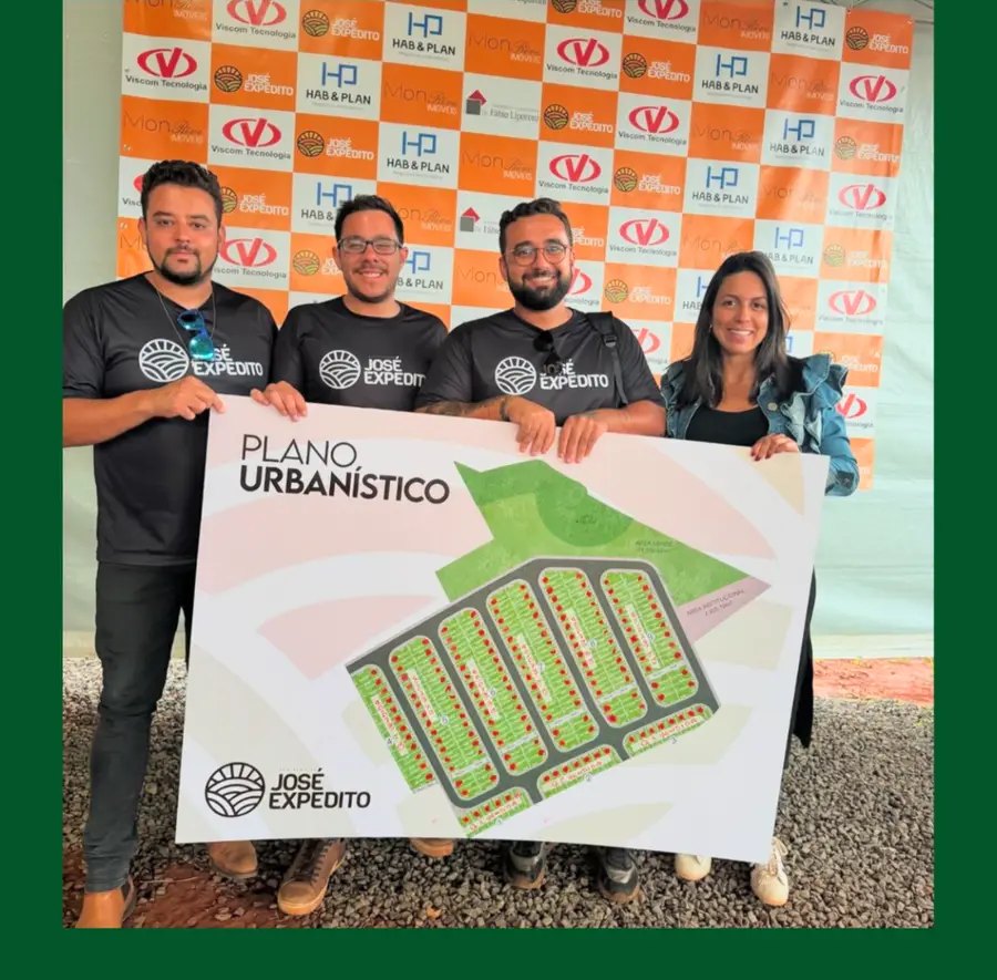 Equipe do loteamento José Expedito apresentando o plano urbanístico